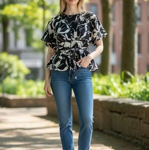 XSP Banana Republic Black and White Wrap Blouse Kimono